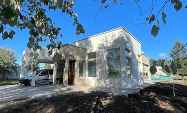 VENTA CASA 4 AMBIENTES MIRALAGOS II