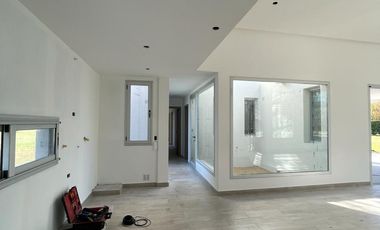 VENTA CASA 4 AMBIENTES MIRALAGOS II