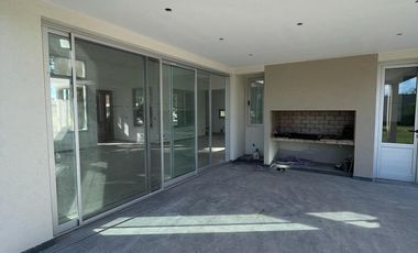 VENTA CASA 4 AMBIENTES MIRALAGOS II