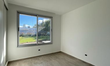 VENTA CASA 4 AMBIENTES MIRALAGOS II