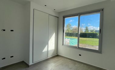 VENTA CASA 4 AMBIENTES MIRALAGOS II