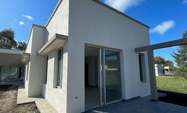 VENTA CASA 4 AMBIENTES MIRALAGOS II