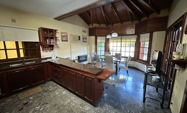 Casa en  zona residencial de Lujan