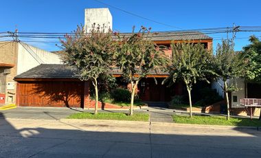 Casa en  zona residencial de Lujan