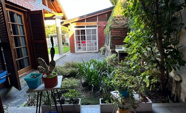Casa en  zona residencial de Lujan