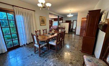 Casa en  zona residencial de Lujan