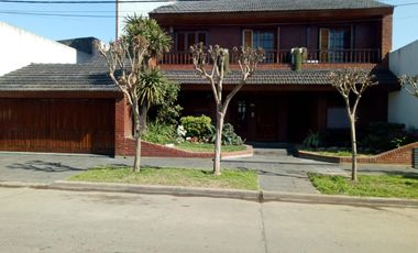 Casa en  zona residencial de Lujan