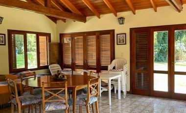 Residencia 5 ambientes sobre parcela de 1600 m² en la mejor zona del Bosque de Peralta Ramos