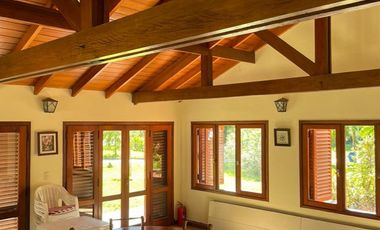 Residencia 5 ambientes sobre parcela de 1600 m² en la mejor zona del Bosque de Peralta Ramos