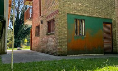 Residencia 5 ambientes sobre parcela de 1600 m² en la mejor zona del Bosque de Peralta Ramos