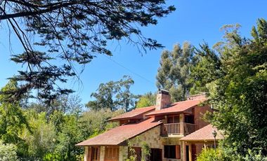 Residencia 5 ambientes sobre parcela de 1600 m² en la mejor zona del Bosque de Peralta Ramos