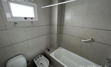 Venta departamento 3 ambientes con balcón en Wilde