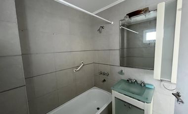 Venta departamento 3 ambientes con balcón en Wilde