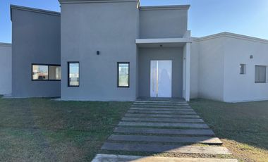 Venta casa 4 ambientes Barrio San Felipe,Canning