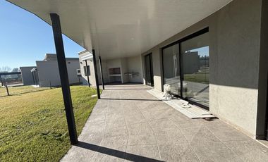 Venta casa 4 ambientes Barrio San Felipe,Canning