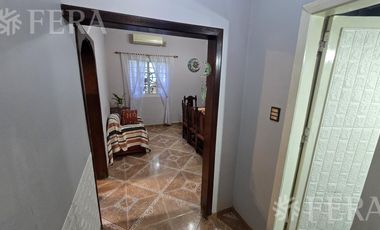 Venta casa 5 ambientes con cochera, patio con parrilla y terraza en Don Bosco