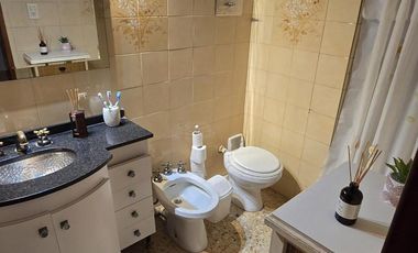 Venta casa 5 ambientes con cochera, patio con parrilla y terraza en Don Bosco