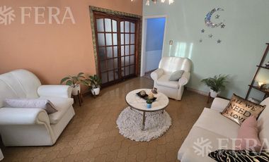 Venta casa 5 ambientes con cochera, patio con parrilla y terraza en Don Bosco
