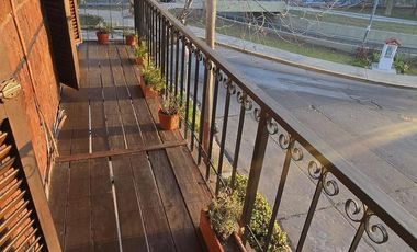 Venta casa 5 ambientes con cochera, patio con parrilla y terraza en Don Bosco