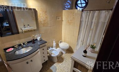 Venta casa 5 ambientes con cochera, patio con parrilla y terraza en Don Bosco