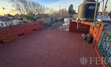 Venta casa 5 ambientes con cochera, patio con parrilla y terraza en Don Bosco