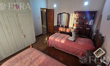Venta casa 5 ambientes con cochera, patio con parrilla y terraza en Don Bosco
