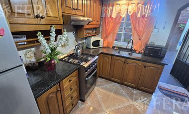 Venta casa 5 ambientes con cochera, patio con parrilla y terraza en Don Bosco