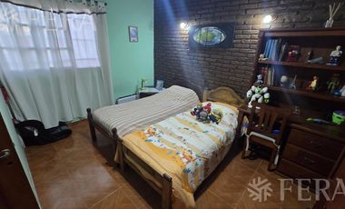 Venta casa 5 ambientes con cochera, patio con parrilla y terraza en Don Bosco