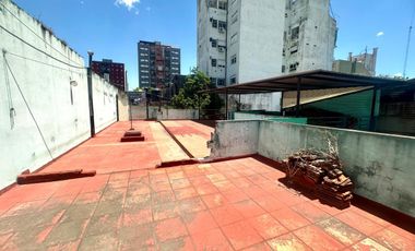 CASA 7 AMBIENTES CON JARDIN TERRAZA Y PARRILLA EN LA BOCA VENTA