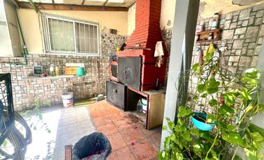 CASA 7 AMBIENTES CON JARDIN TERRAZA Y PARRILLA EN LA BOCA VENTA