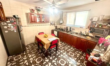 CASA 7 AMBIENTES CON JARDIN TERRAZA Y PARRILLA EN LA BOCA VENTA