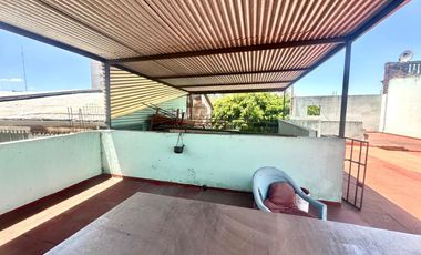 CASA 7 AMBIENTES CON JARDIN TERRAZA Y PARRILLA EN LA BOCA VENTA