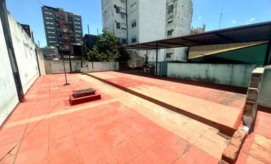 CASA 7 AMBIENTES CON JARDIN TERRAZA Y PARRILLA EN LA BOCA VENTA