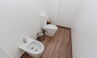 Venta - Casa 2 plantas - Jardín - Pileta - Lagos de Canning