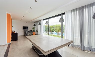 Venta - Casa 2 plantas - Jardín - Pileta - Lagos de Canning