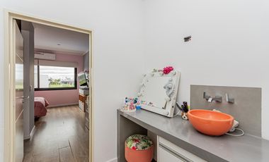 Venta - Casa 2 plantas - Jardín - Pileta - Lagos de Canning