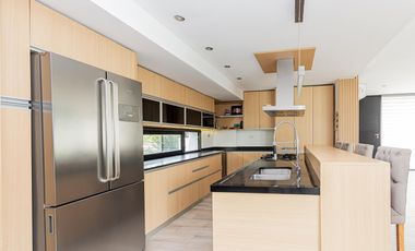 Venta - Casa 2 plantas - Jardín - Pileta - Lagos de Canning