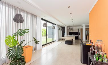 Venta - Casa 2 plantas - Jardín - Pileta - Lagos de Canning