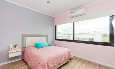 Venta - Casa 2 plantas - Jardín - Pileta - Lagos de Canning