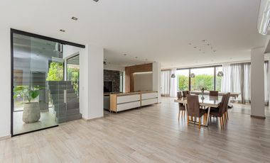 Venta - Casa 2 plantas - Jardín - Pileta - Lagos de Canning