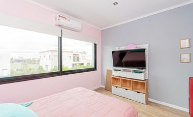 Venta - Casa 2 plantas - Jardín - Pileta - Lagos de Canning