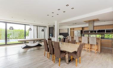 Venta - Casa 2 plantas - Jardín - Pileta - Lagos de Canning