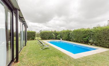 Venta - Casa 2 plantas - Jardín - Pileta - Lagos de Canning