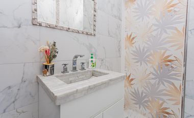 Venta - Casa 2 plantas - Jardín - Pileta - Lagos de Canning