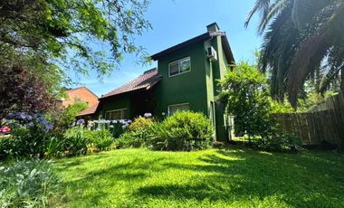 Casa en Venta - APTO CREDITO 4 DORMITORIOS - PISCINA Barrio Maschwitz Privado