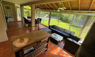 Casa en Venta - APTO CREDITO 4 DORMITORIOS - PISCINA Barrio Maschwitz Privado