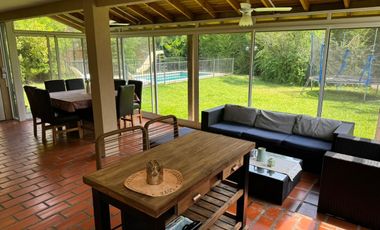 Casa en Venta - APTO CREDITO 4 DORMITORIOS - PISCINA Barrio Maschwitz Privado