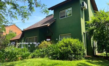 Casa en Venta - APTO CREDITO 4 DORMITORIOS - PISCINA Barrio Maschwitz Privado