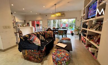 Casa en venta de 5 ambientes con cochera y piscina - Villa Ballester