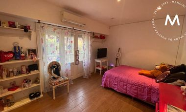 Casa en venta de 5 ambientes con cochera y piscina - Villa Ballester